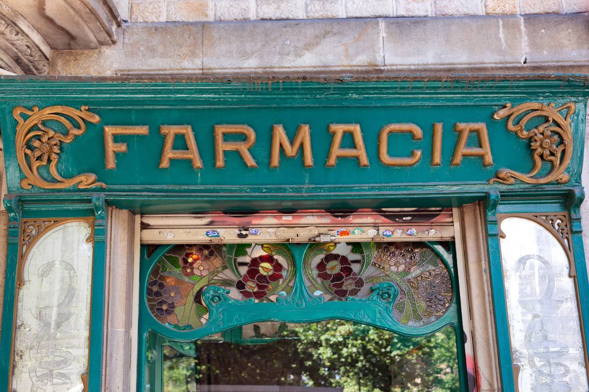 EL BLOG DE CEESS Escaparates que hablan de productos, pero también de la farmacia